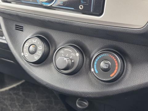 2015 Toyota Vitz - Thumbnail