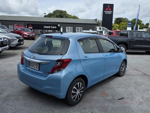 2015 Toyota Vitz - Thumbnail