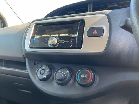 2015 Toyota Vitz - Thumbnail