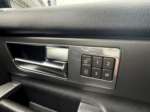 2012 Land Rover Discovery - Thumbnail