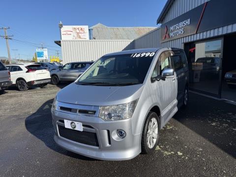 2012 Mitsubishi Delica - Thumbnail