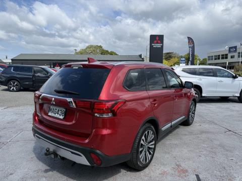 2019 Mitsubishi Outlander - Thumbnail