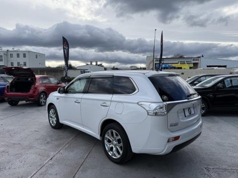 2014 Mitsubishi Outlander - Thumbnail