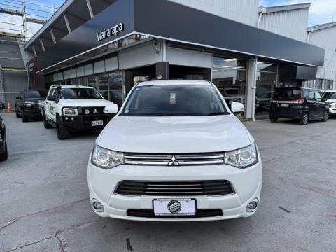 2014 Mitsubishi Outlander - Thumbnail