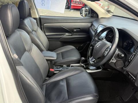 2021 Mitsubishi Outlander - Thumbnail
