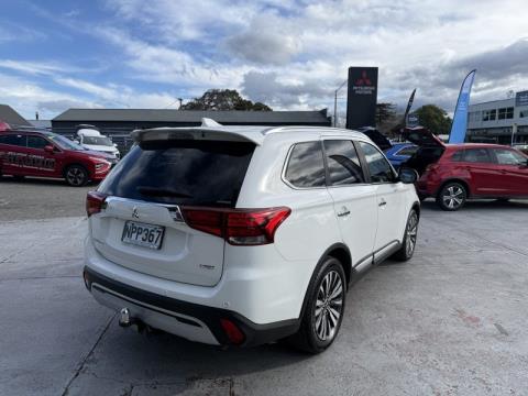 2021 Mitsubishi Outlander - Thumbnail
