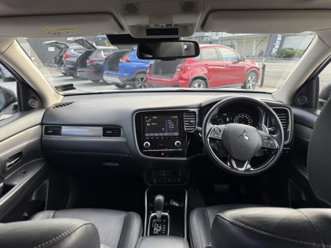 2021 Mitsubishi Outlander - Thumbnail