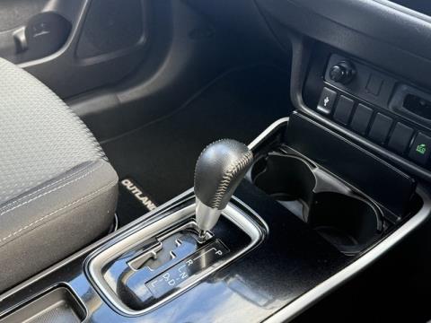 2021 Mitsubishi Outlander - Thumbnail