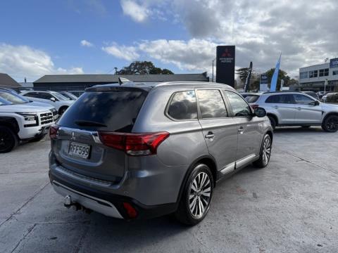 2021 Mitsubishi Outlander - Thumbnail