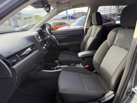 2021 Mitsubishi Outlander - Thumbnail