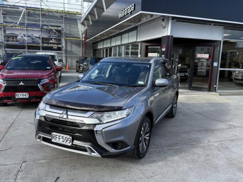 2021 Mitsubishi Outlander - Thumbnail