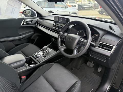 2022 Mitsubishi Outlander - Thumbnail