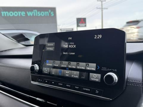 2022 Mitsubishi Outlander - Thumbnail