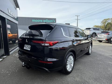 2022 Mitsubishi Outlander - Thumbnail