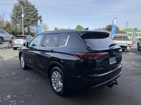 2022 Mitsubishi Outlander - Thumbnail