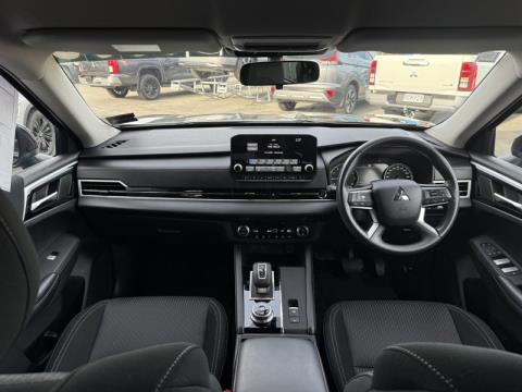2022 Mitsubishi Outlander - Thumbnail