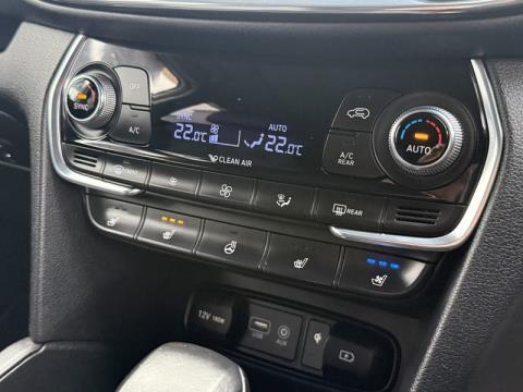 2018 Hyundai Santa Fe - Thumbnail