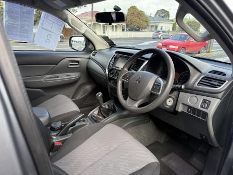 2017 Mitsubishi Triton - Thumbnail