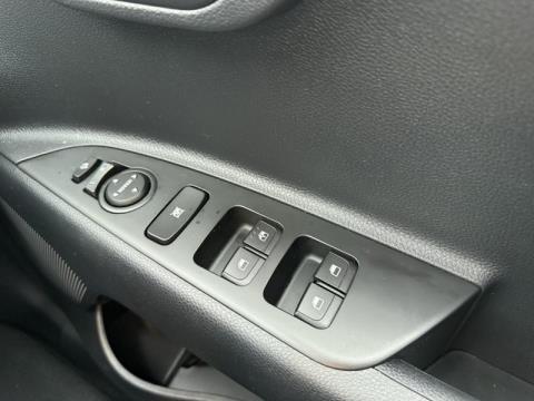 2024 Kia Stonic - Thumbnail
