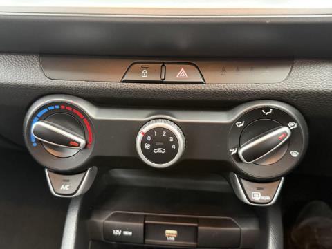 2024 Kia Stonic - Thumbnail