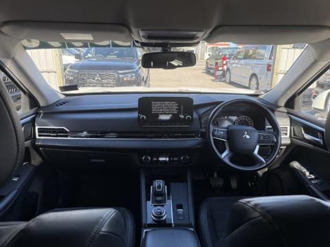 2022 Mitsubishi Outlander - Thumbnail