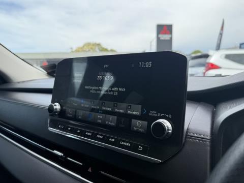 2024 Mitsubishi Outlander - Thumbnail