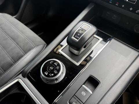 2024 Mitsubishi Outlander - Thumbnail