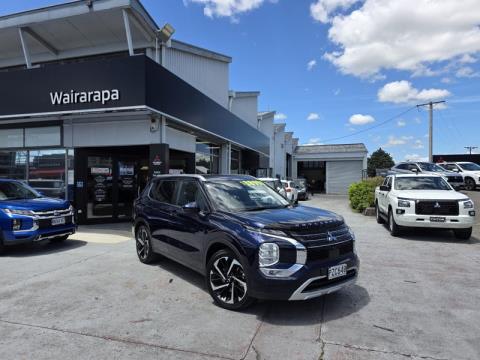 2023 Mitsubishi Outlander - Thumbnail