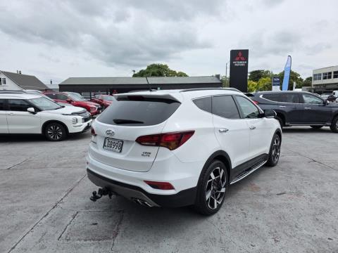 2018 Hyundai Santa Fe - Thumbnail