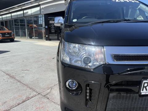 2017 Mitsubishi Delica - Thumbnail