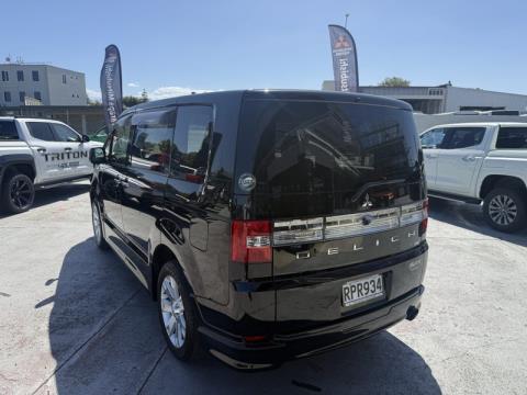 2017 Mitsubishi Delica - Thumbnail