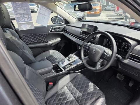 2024 Mitsubishi Outlander - Thumbnail