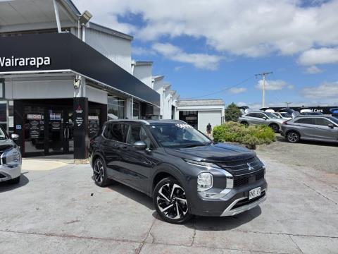 2024 Mitsubishi Outlander - Thumbnail