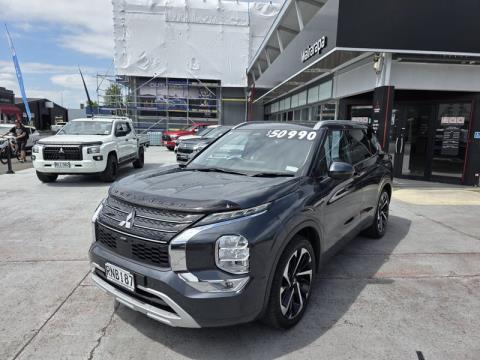 2024 Mitsubishi Outlander - Thumbnail