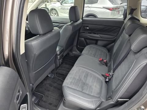 2017 Mitsubishi Outlander - Thumbnail