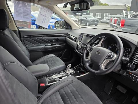 2017 Mitsubishi Outlander - Thumbnail