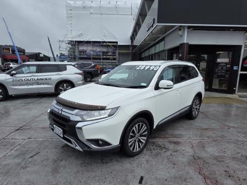 2018 Mitsubishi Outlander - Thumbnail