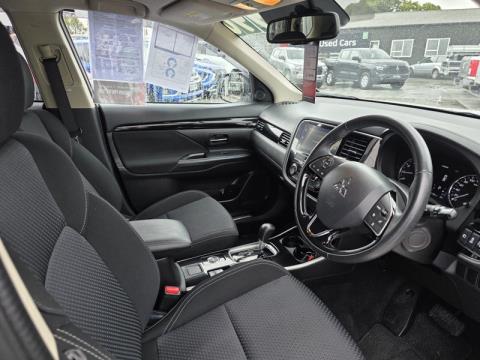 2018 Mitsubishi Outlander - Thumbnail