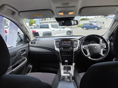 2022 Mitsubishi Triton - Thumbnail