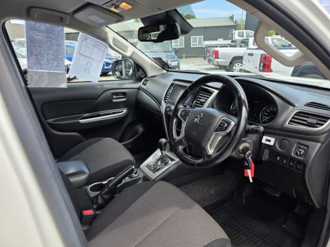 2022 Mitsubishi Triton - Thumbnail