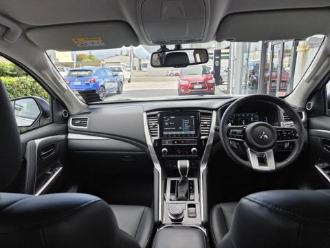 2025 Mitsubishi Pajero Sport - Thumbnail