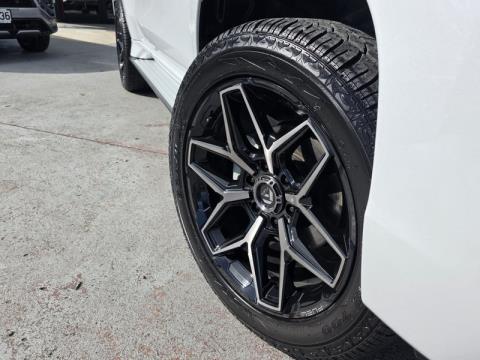 2025 Mitsubishi Pajero Sport - Thumbnail