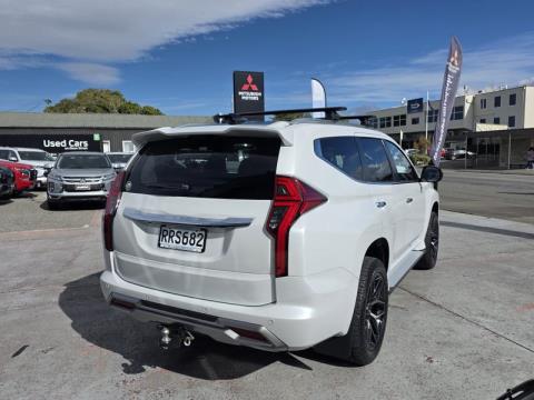 2025 Mitsubishi Pajero Sport - Thumbnail