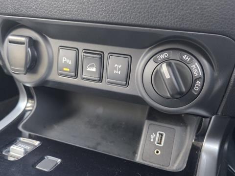 2023 Nissan Navara - Thumbnail
