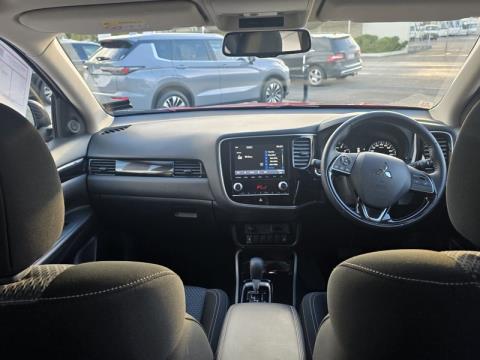 2022 Mitsubishi Outlander - Thumbnail