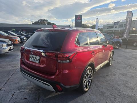 2022 Mitsubishi Outlander - Thumbnail