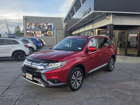 2022 Mitsubishi Outlander - Thumbnail