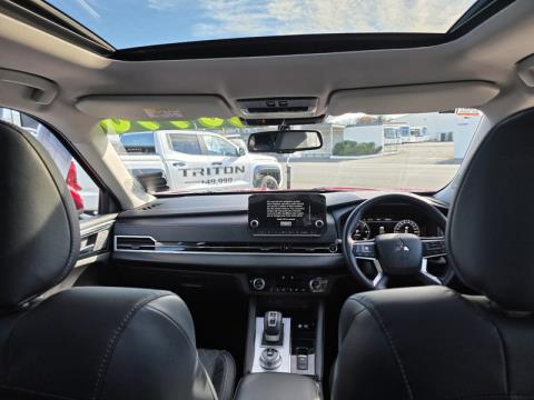 2022 Mitsubishi Outlander - Thumbnail