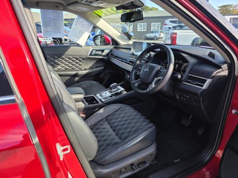 2022 Mitsubishi Outlander - Thumbnail