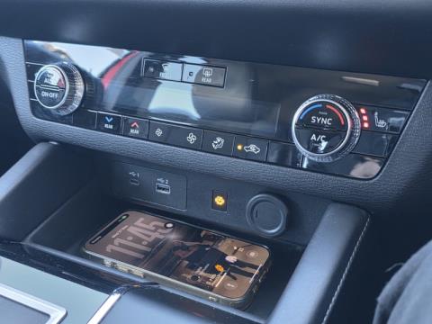 2023 Mitsubishi Outlander - Thumbnail